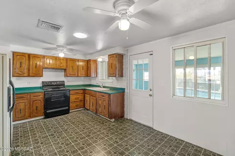 Kitchen - 4440 E Drexel Rd, Tucson, AZ 85706 photo 4 of 4