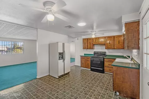 Kitchen - 4440 E Drexel Rd, Tucson, AZ 85706 photo 3 of 4