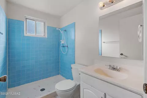Bath - 4440 E Drexel Rd, Tucson, AZ 85706 photo 2 of 2