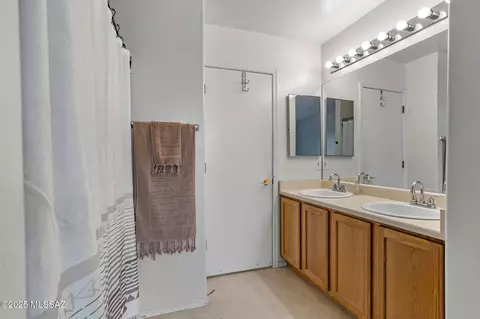 Bath - 8805 E Lions Spring Pl, Tucson, AZ 85747 photo 1 of 4