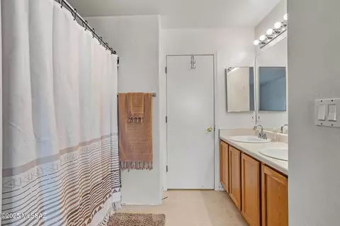 Bath - 8805 E Lions Spring Pl, Tucson, AZ 85747 photo 2 of 4