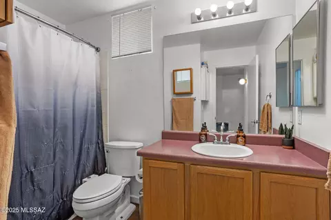 Bath - 8805 E Lions Spring Pl, Tucson, AZ 85747 photo 4 of 4