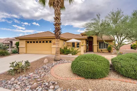 1821 E Redstart Rd, Green Valley, AZ 85614