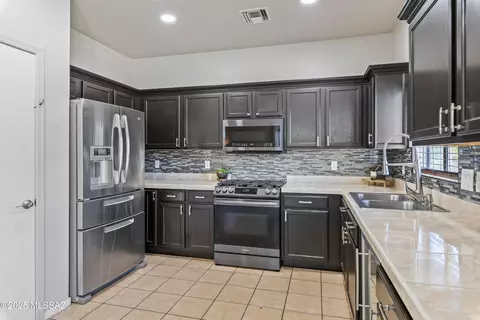 Kitchen - 3592 E Felix Blvd, Tucson, AZ 85706 photo 2 of 2