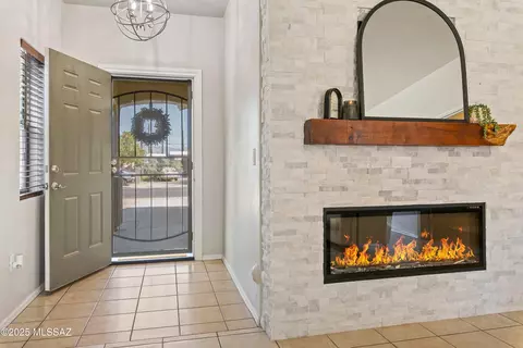 Entry Way - 3592 E Felix Blvd, Tucson, AZ 85706 photo 2 of 4