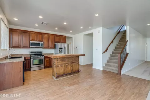 Kitchen - 17033 S Mesa Shadows Dr, Vail, AZ 85641 photo 6 of 6