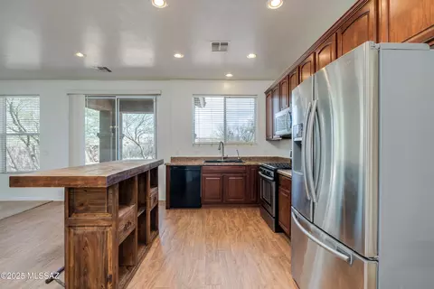 Kitchen - 17033 S Mesa Shadows Dr, Vail, AZ 85641 photo 1 of 6