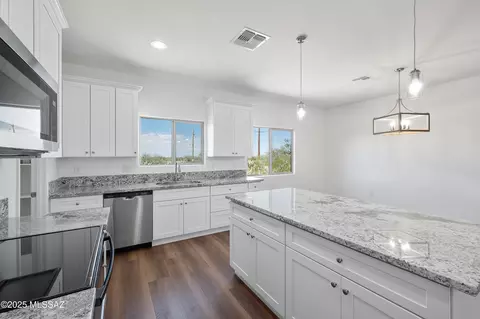 Kitchen - 3152 E Andrada Rd, Vail, AZ 85641 photo 6 of 7