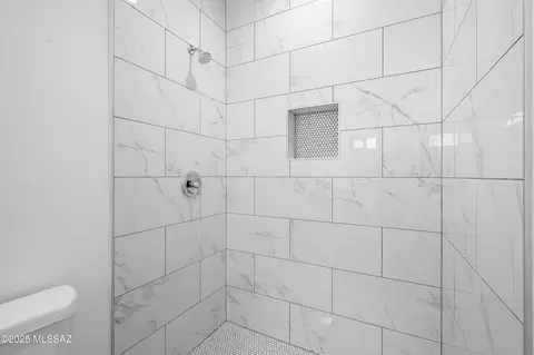 Bath - 3152 E Andrada Rd, Vail, AZ 85641 photo 2 of 3