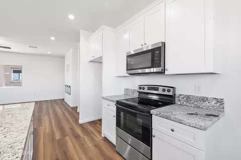 Kitchen - 3152 E Andrada Rd, Vail, AZ 85641 photo 7 of 7