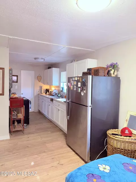 Kitchen - 525 E Navajo Rd, Tucson, AZ 85705 photo 1 of 3