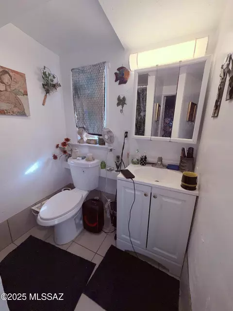 Bath - 525 E Navajo Rd, Tucson, AZ 85705 photo 1 of 1