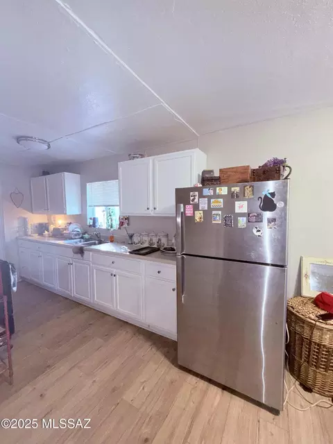 Kitchen - 525 E Navajo Rd, Tucson, AZ 85705 photo 2 of 3