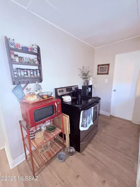 Kitchen - 525 E Navajo Rd, Tucson, AZ 85705 photo 3 of 3