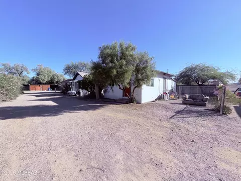 Exterior - 525 E Navajo Rd, Tucson, AZ 85705 photo 3 of 8