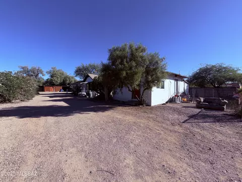 Exterior - 525 E Navajo Rd, Tucson, AZ 85705 photo 1 of 8