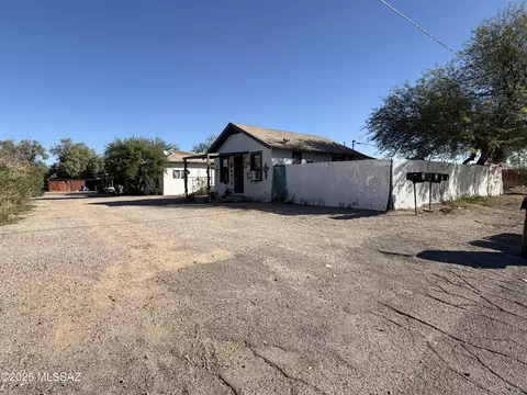 Exterior - 525 E Navajo Rd, Tucson, AZ 85705 photo 2 of 8
