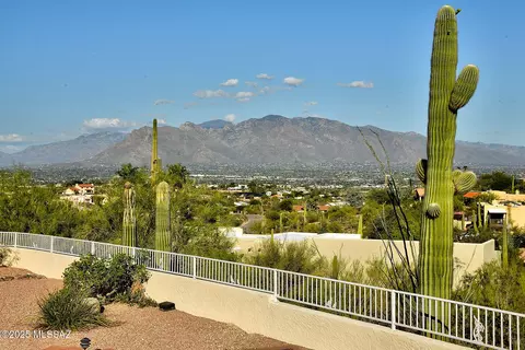 4240 N Paseo De Los Rancheros, Tucson, AZ 85745