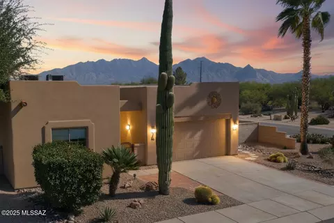 4153 S Golden Lynx Rd, Green Valley, AZ 85614