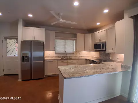 96 E Limberlost Dr UNIT 100, Tucson, AZ 85705