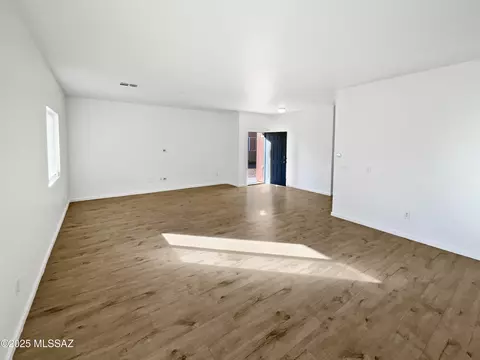 Living - 5097 E Fishhook Ct, Tucson, AZ 85756 photo 2 of 3