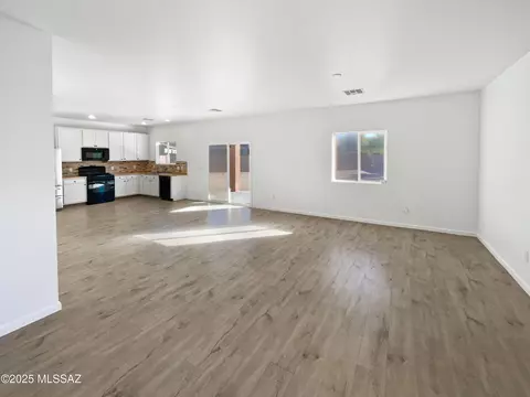Living - 5097 E Fishhook Ct, Tucson, AZ 85756 photo 3 of 3