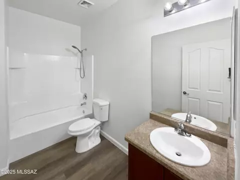Bath - 5097 E Fishhook Ct, Tucson, AZ 85756 photo 1 of 2