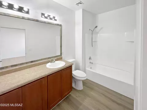 Bath - 5097 E Fishhook Ct, Tucson, AZ 85756 photo 2 of 2