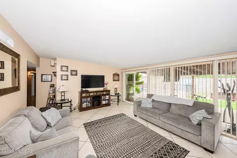 Living - 7528 E 33rd St, Tucson, AZ 85710 photo 2 of 5