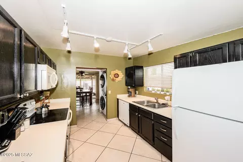 Kitchen - 7528 E 33rd St, Tucson, AZ 85710 photo 2 of 3