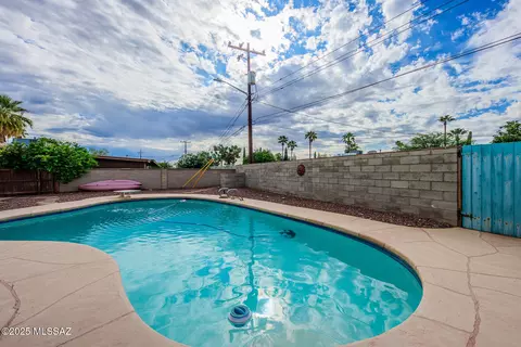 Exterior - 7528 E 33rd St, Tucson, AZ 85710 photo 4 of 7