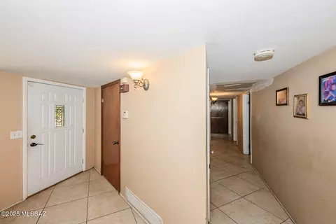 Entry Way - 7528 E 33rd St, Tucson, AZ 85710 photo 1 of 3