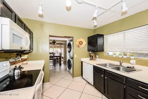 Kitchen - 7528 E 33rd St, Tucson, AZ 85710 photo 3 of 3