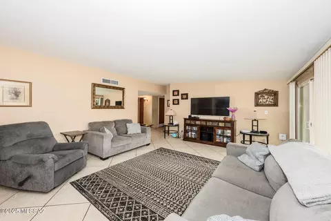 Living - 7528 E 33rd St, Tucson, AZ 85710 photo 3 of 5