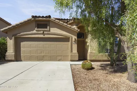 8901 N Misty Brook Dr, Tucson, AZ 85743