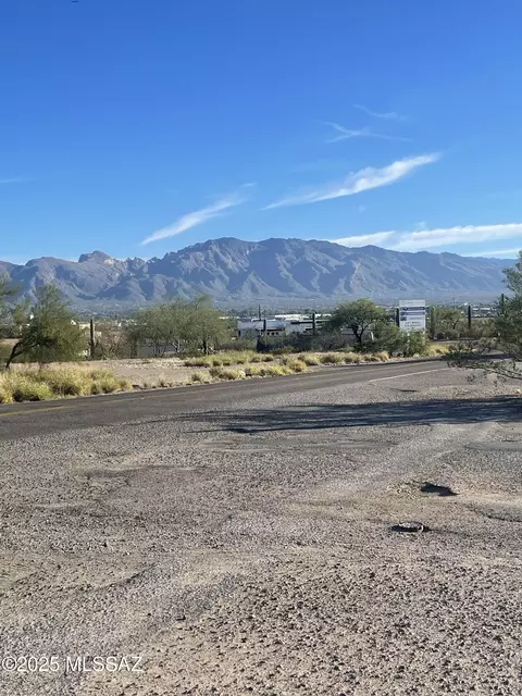2945 N Silver Spur Dr, Tucson, AZ 85745