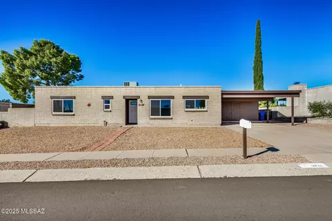 9761 E Sellarole Rd, Tucson, AZ 85730