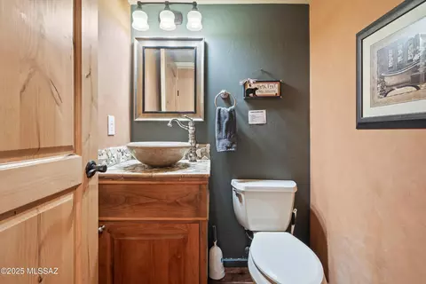 Bath - 11035 E Flicker Ln, Mount Lemmon, AZ 85619 photo 3 of 4