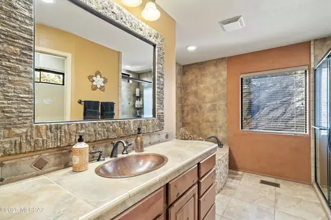 Bath - 11035 E Flicker Ln, Mount Lemmon, AZ 85619 photo 1 of 4