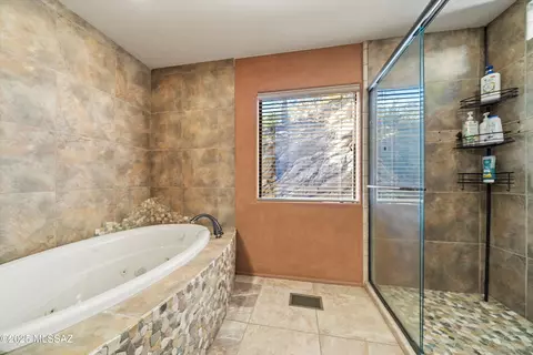 Bath - 11035 E Flicker Ln, Mount Lemmon, AZ 85619 photo 2 of 4