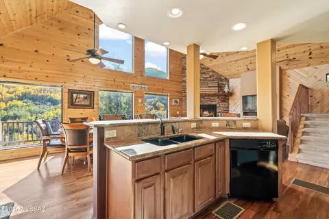 Kitchen - 11035 E Flicker Ln, Mount Lemmon, AZ 85619 photo 4 of 5