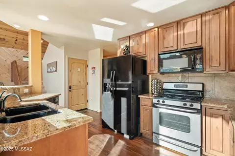 Kitchen - 11035 E Flicker Ln, Mount Lemmon, AZ 85619 photo 3 of 5