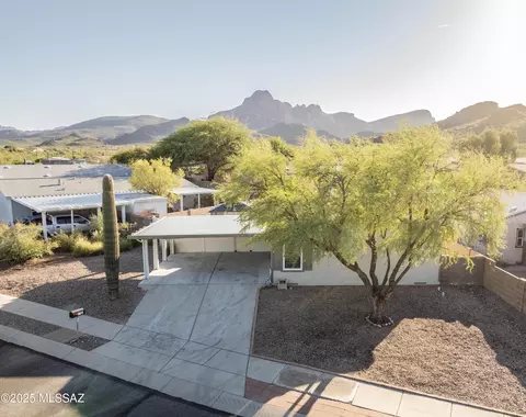 9011 N Valgrind Ln, Tucson, AZ 85743