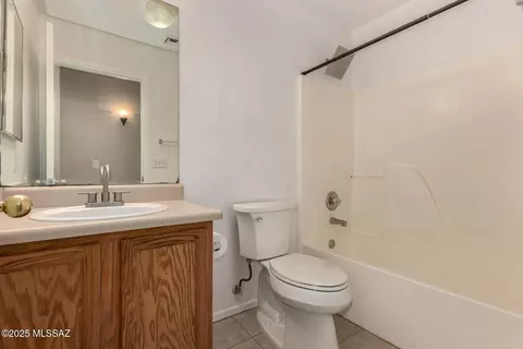 Bath - 2537 E Chisel Ct, Oro Valley, AZ 85755 photo 3 of 3