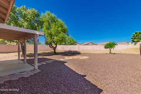 Exterior - 2537 E Chisel Ct, Oro Valley, AZ 85755 photo 6 of 7