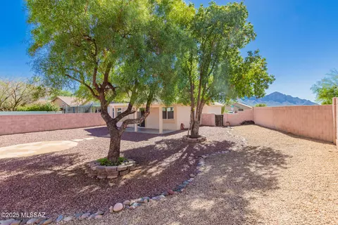 Exterior - 2537 E Chisel Ct, Oro Valley, AZ 85755 photo 2 of 7