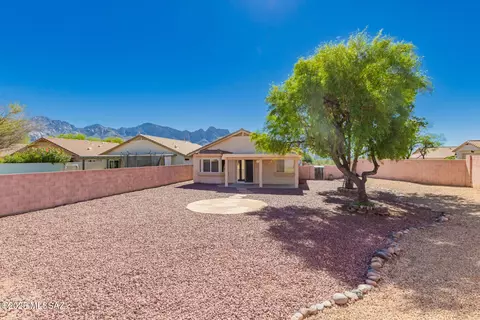 Exterior - 2537 E Chisel Ct, Oro Valley, AZ 85755 photo 4 of 7