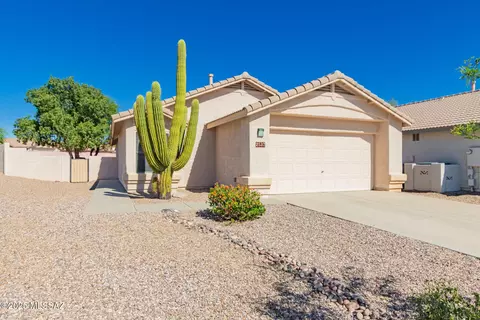 Exterior - 2537 E Chisel Ct, Oro Valley, AZ 85755 photo 3 of 7