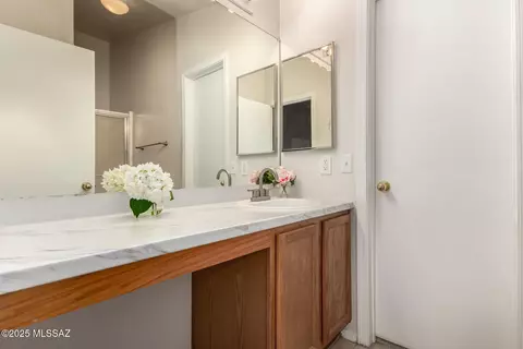 Bath - 2537 E Chisel Ct, Oro Valley, AZ 85755 photo 1 of 3