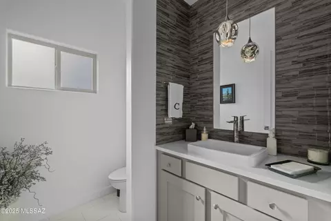 Bath - 8251 S Circle C Ranch Rd, Vail, AZ 85641 photo 4 of 6